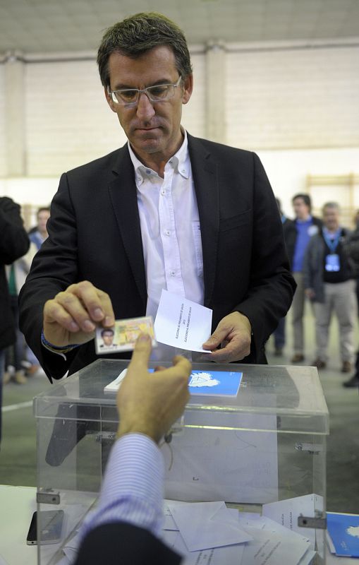 Vota Alberto Nunez Feijóo, presidente de la Xunta de Galicia y candidato a la reelección