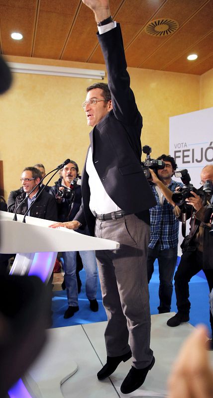 Núñez Feijóo, salta al grito de "que bote el presidente" en la fiesta del PP gallego
