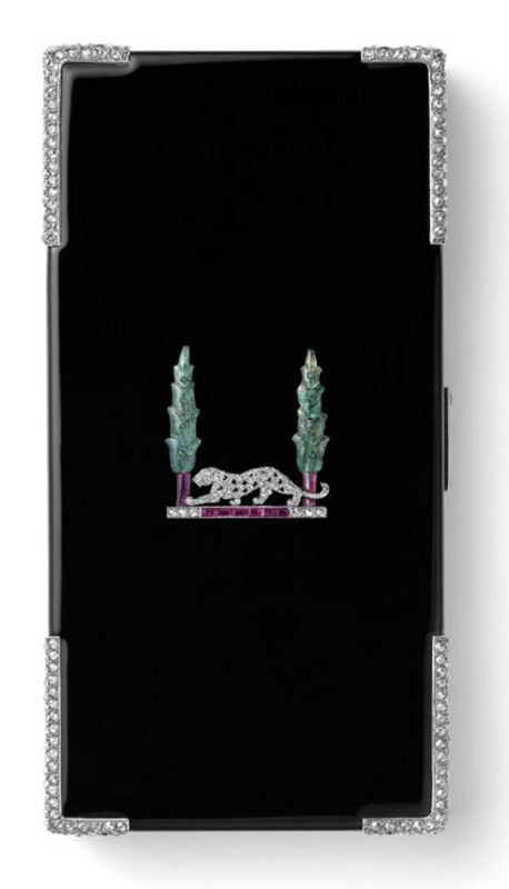 Vanity Case Pantera, de 1928. En oro, platino, esmalte, diamantes, ónix, esmeraldas y rubíes.