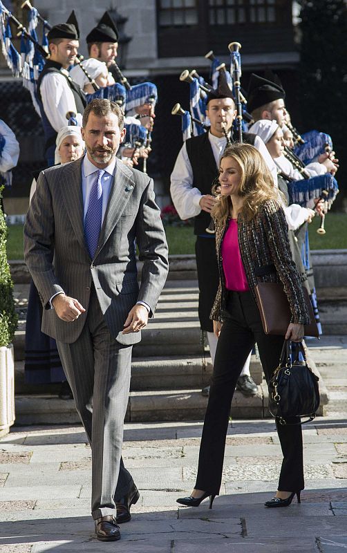 Doña Letizia vuelve a apostar por el pelo ondulado