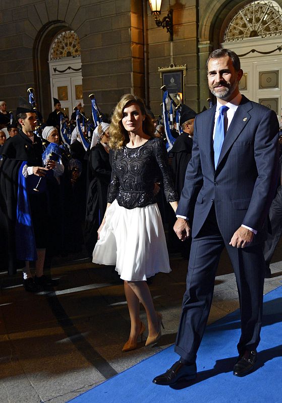 Spain's Crown Prince Felipe and his wife Princess Letizia leave the Campoamor theatre after the 2012 Prince of Asturias Award ceremony in Oviedo