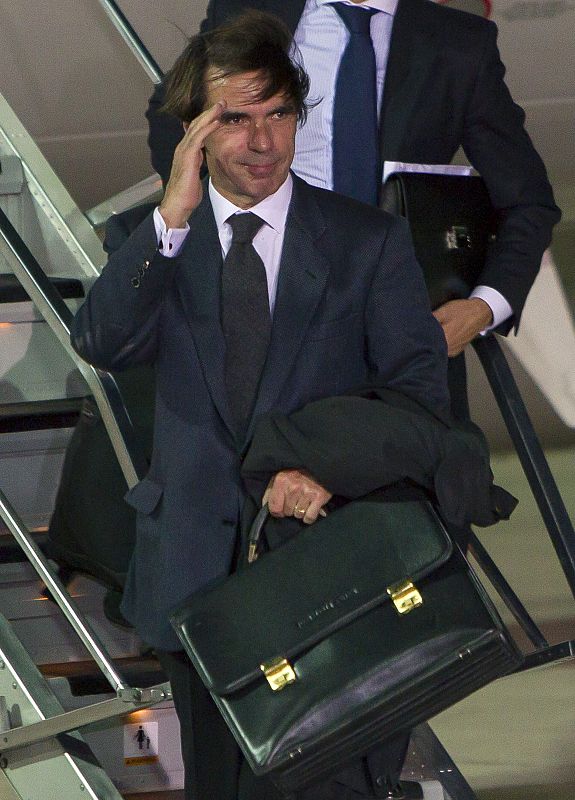 LLEGADA EXPRESIDENTE AZNAR