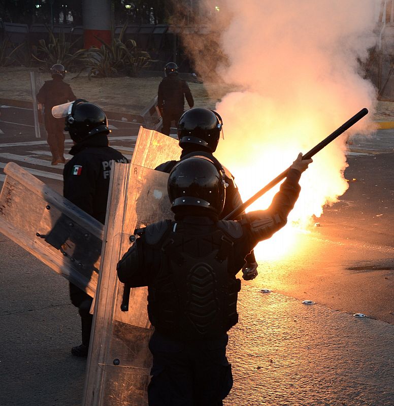 La policía ha respondido con gases lacrimógenos.