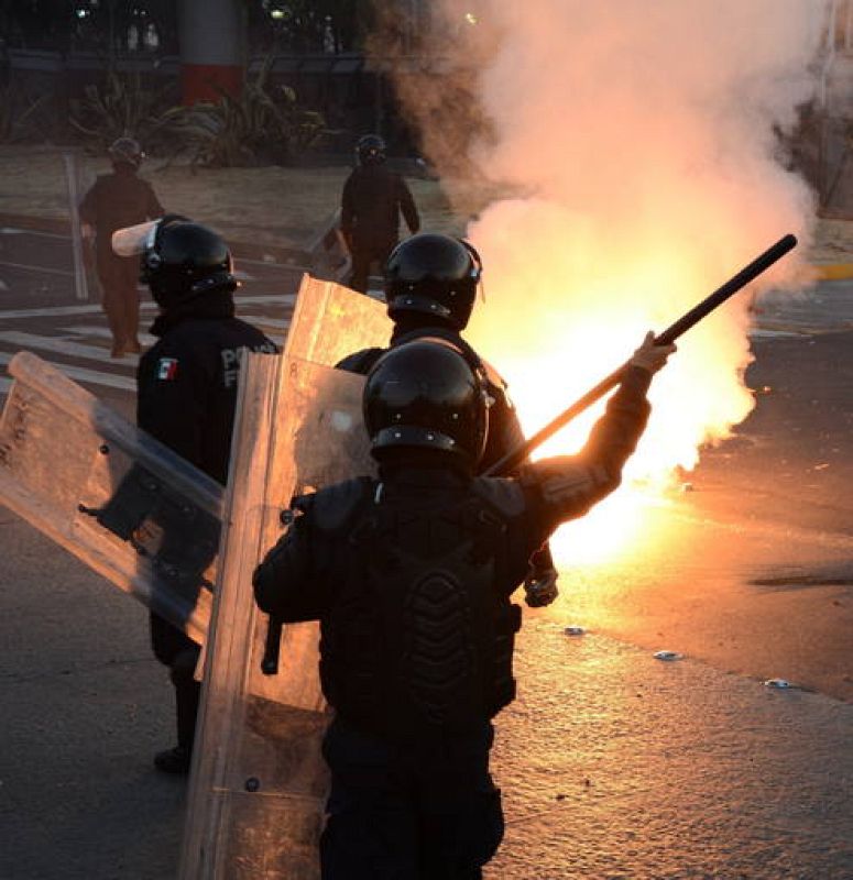 La policía ha respondido con gases lacrimógenos.
