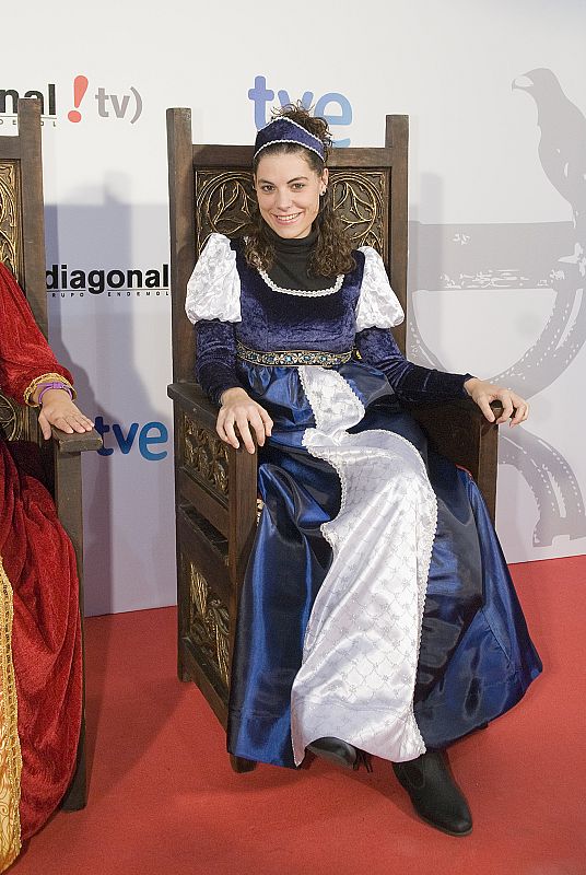 Los actores de 'Isabel' con los fans