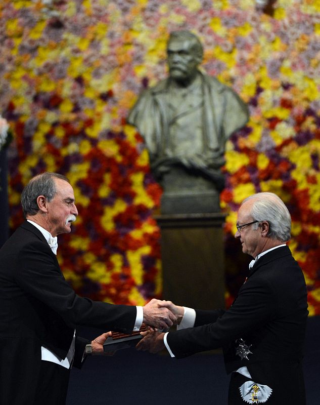 Wineland of the U.S., joint winner of the 2012 Nobel Prize for Physics, smiles as he receives the prize from Sweden's King Carl XVI Gustaf during the Nobel Prize award ceremony at the Stockholm Concert Hall in Stockholm