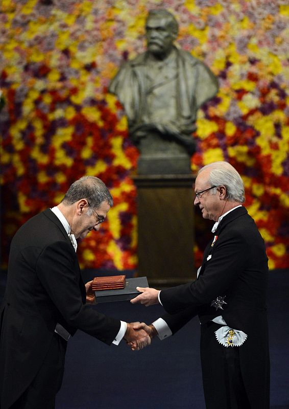 French scientist Serge Haroche, joint winner of the 2012 Nobel Prize for Physics, smiles as he receives the prize from Sweden's King Carl XVI Gustaf during the Nobel Prize award ceremony at the Stockholm Concert Hall in Stockholm