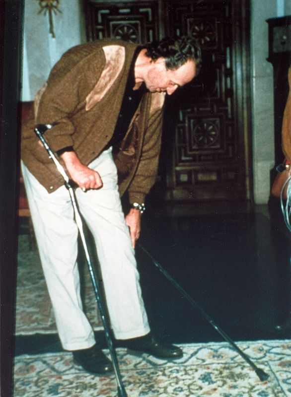 En el palacio de la Zarzuela, con muletas tras un accidente.