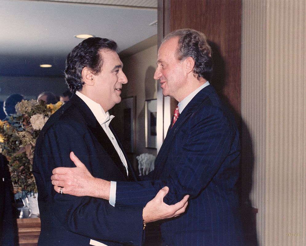 Don Juan Carlos con el tenor Plácido Domingo