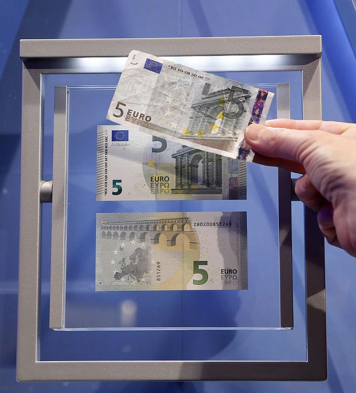 El nuevo billete de cinco euros: más seguro, pero inadaptado
