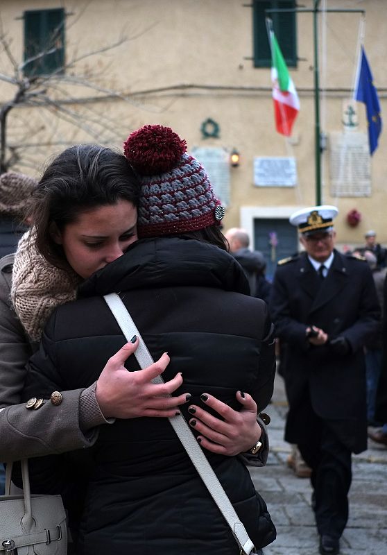 Homenaje a las víctimas del Costa Concordia un año después de la tragedia