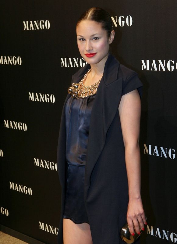 Aida Folch en el desfile de Mango con total look de la firma española.