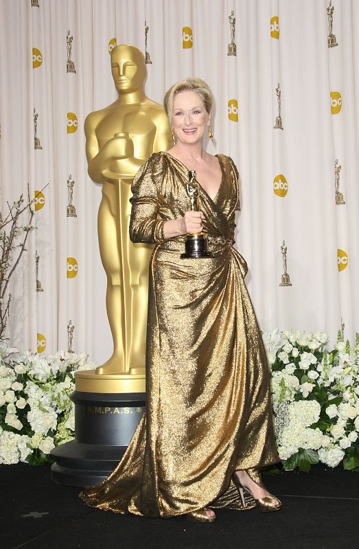 Meryl Streep con el Oscar que logró en 2012 por su papel en La Dama de Hierro.