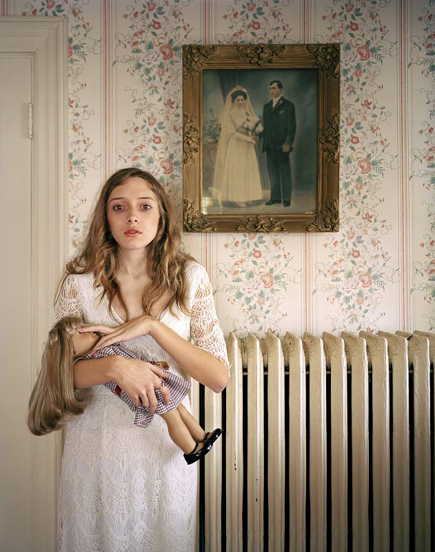 La polaca Ilona Szwarc ha ganado el tercer premio de retratos al natural con esta imagen de Kayla posando con su muñeca en Boston