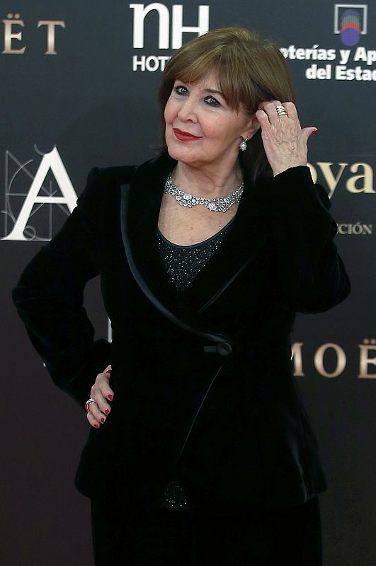 Concha Velasco, que recogerá esta noche el Goya de Honor, ha elegido un sobrio vestido de negro para la gala.