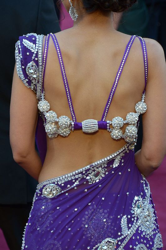 En la alfombra roja también hemos podido ver vestidos de lo más exóticos, como este que lucía una invitada repleto de pedrería.