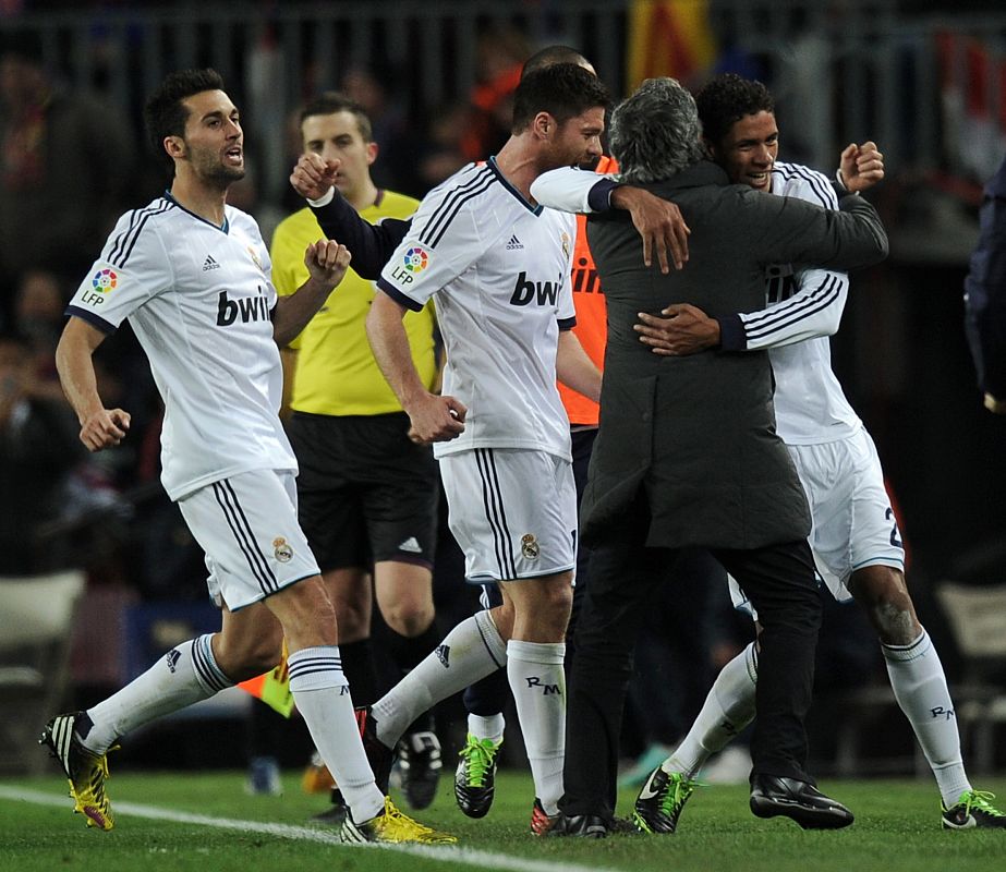 VARANE Y EL REAL MADRID FESTEJAN EL 0-3