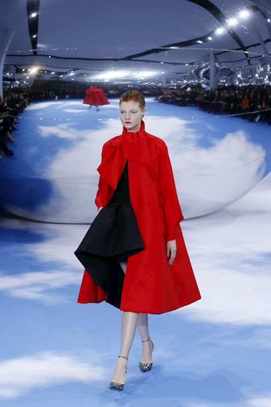 Desfile de Raf Simons para Dior. Semana del prêt-à-porter de París. Colecciones de otoño e invierno 2013/14.