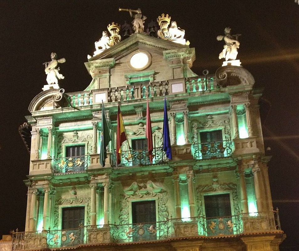 PALACIO DE COMUNICACIONES SE ILUMINA DE VERDE PARA CONMEMORAR DÍA DEL PATRÓN DE IRLANDA