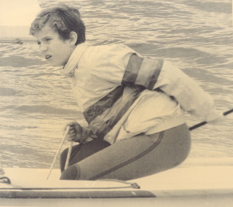 El príncipe practicando vela en Mallorca en 1983