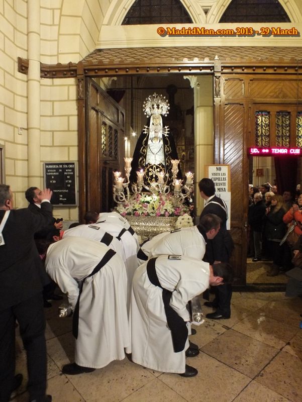 Madrid: bajando Maria de los Siete Dolores por la puerta