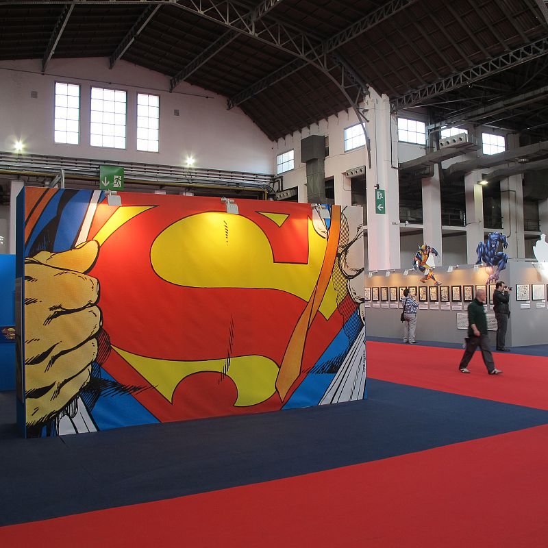 Frontal de la gran exposición sobre el 75 aniversario de Superman