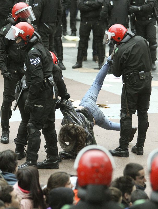 LA ERTZAINTZA ARRESTA A LOS CONDENADOS DE SEGI EN UNA TENSA Y LARGA OPERACIÓN