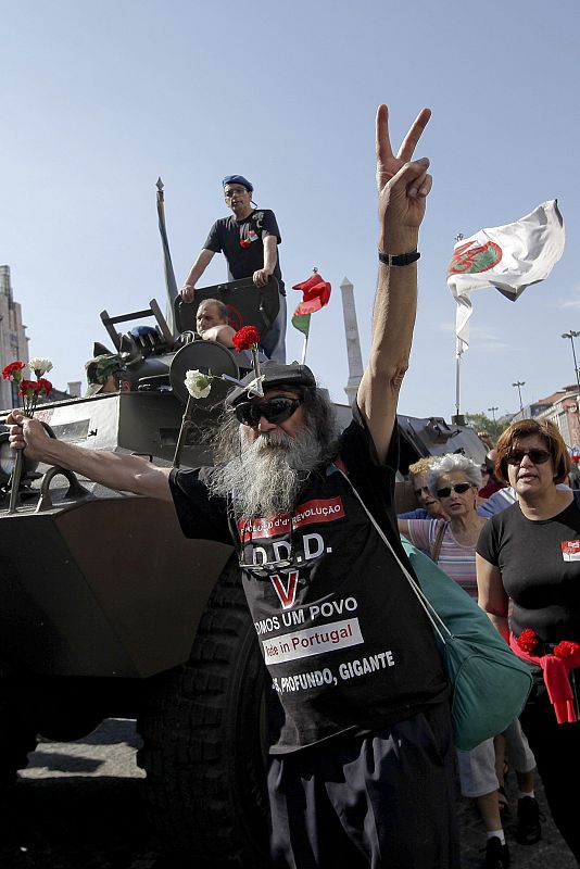 MARCHA PARA CONMEMORAR EL ANIVERSARIO DE LA REVOLUCIÓN DE LOS CLAVELES