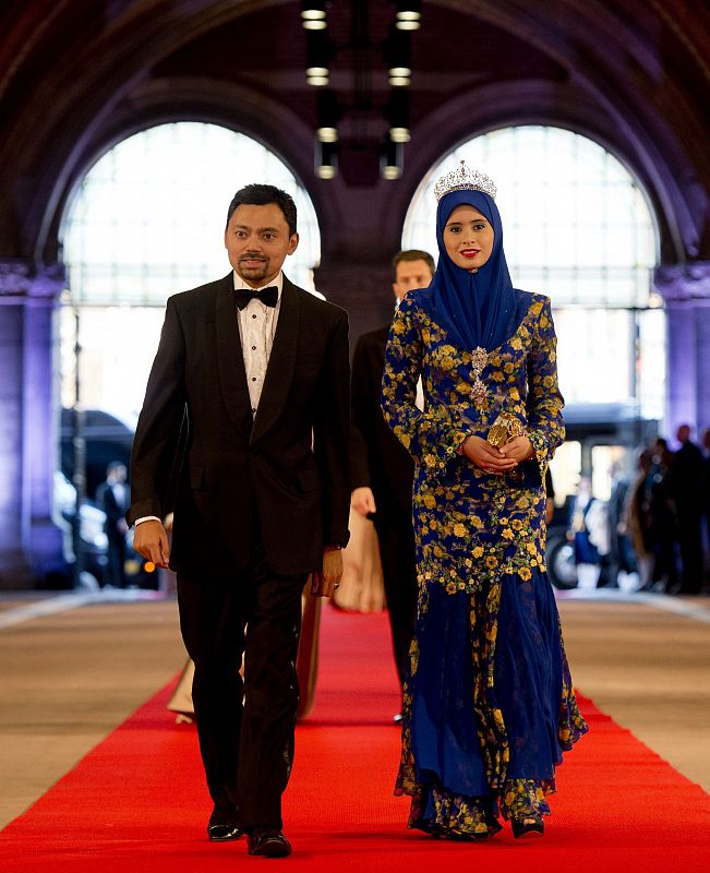 El príncipe de Brunei, Al-Muhtadee Billah Bolkiah, y su esposa, Dayangku Sarah Pengiran Salleh