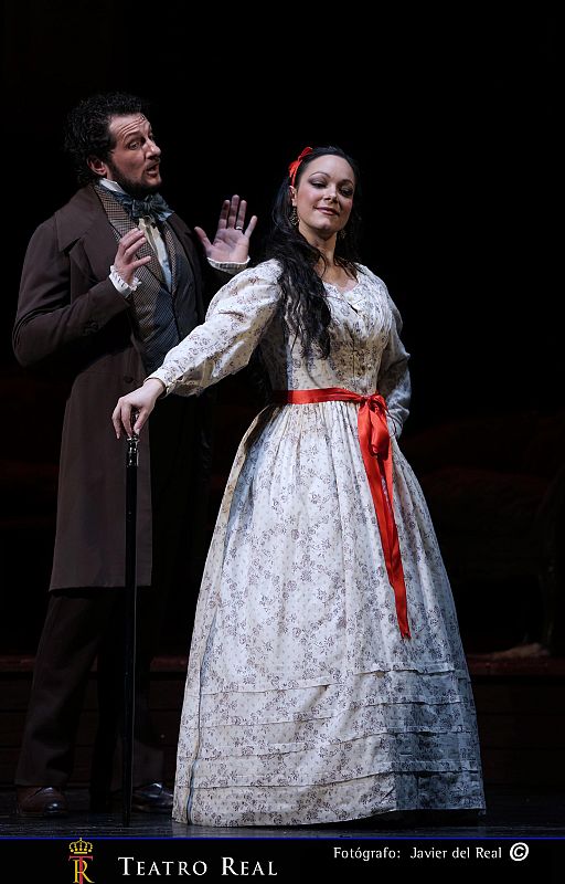 Un cuarteto rescatado de la "Commedia dell'arte" protagoniza este enredo, en el que una serie de "números cómicos y líricos" se entremezclan con otros "grotescos" e "intimistas".