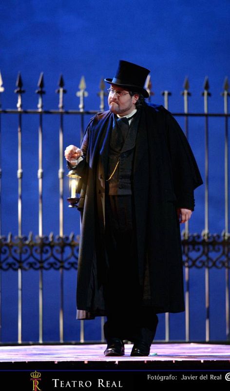 Al final, Norina no es la chica ingenua e inocente que parecía y le hace la vida imposible a Don Pasquale, hasta el punto que consigue el permiso para casarse con su amado Ernesto