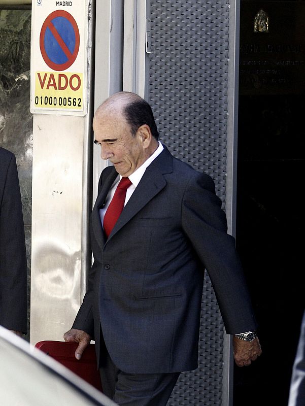 El presidente del Banco Santander, Emilio Botín, tras declarar en la Audiencia Nacional