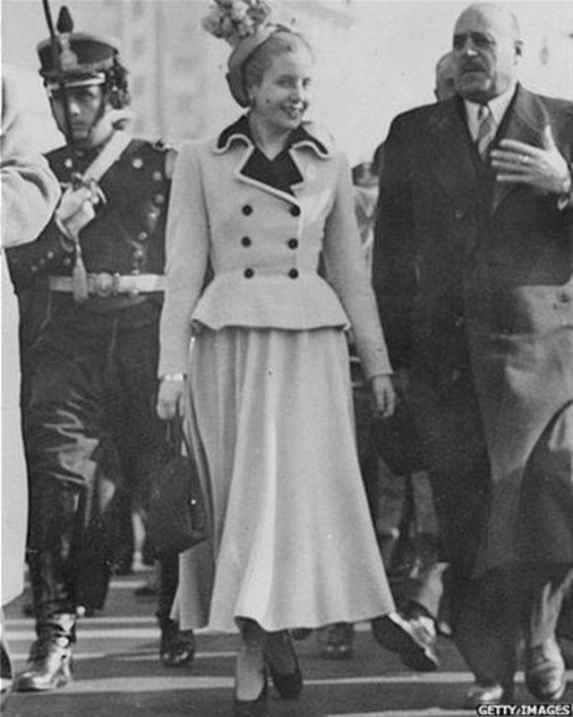 Eva Perón, de niña humilde a 'lady' Dior 17