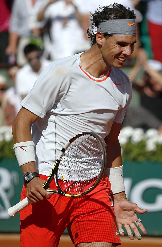 Nadal celebra su victoria frente a Djokovic en París en la semifinal de Roland Garros