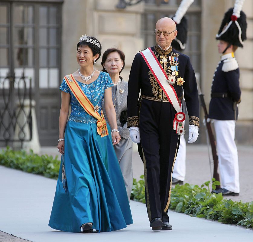 La princesa Hisako Takamado de Japón llega a la ceremonia.