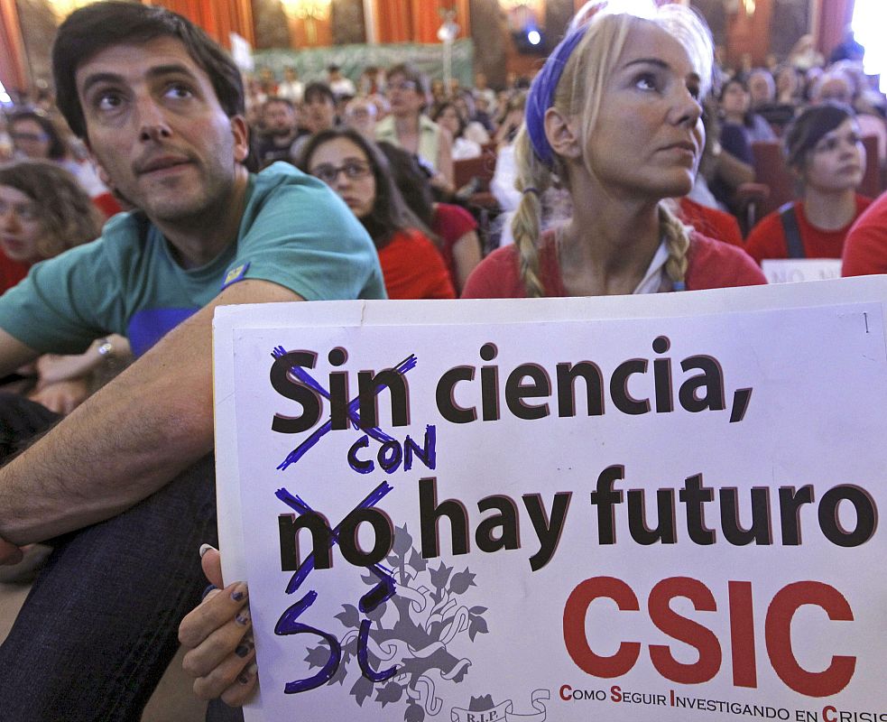 Concentración de científicos ante el CSIC