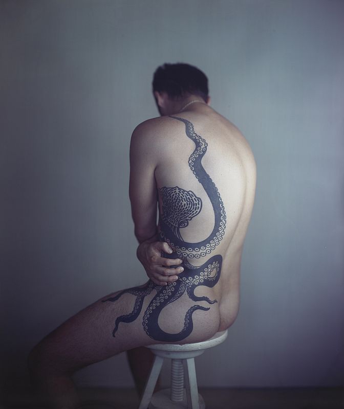 "Hombre con tatuaje de pulpo II", de Richard Learoyd. 2011