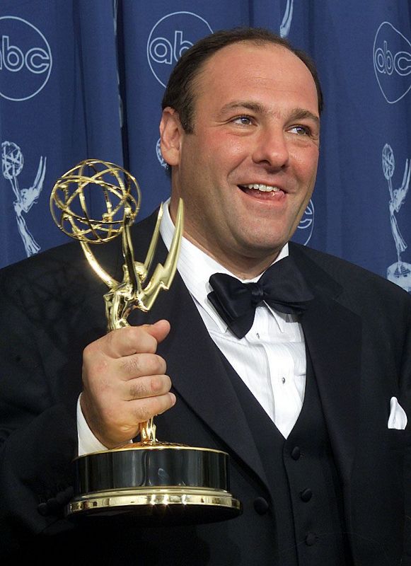 Con el Emmy a Mejor actor en una serie dramática en el año 2000.