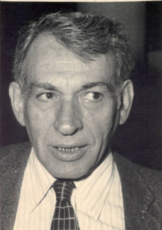 Muere el director teatral Miguel Narros