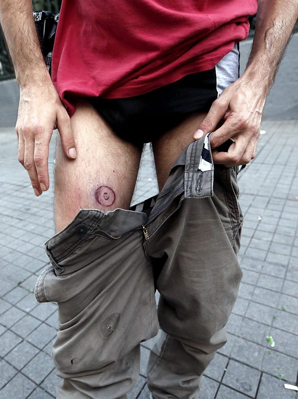 LA POLICÍA TURCA DESALOJA LA PLAZA TAKSIM DE ESTAMBUL