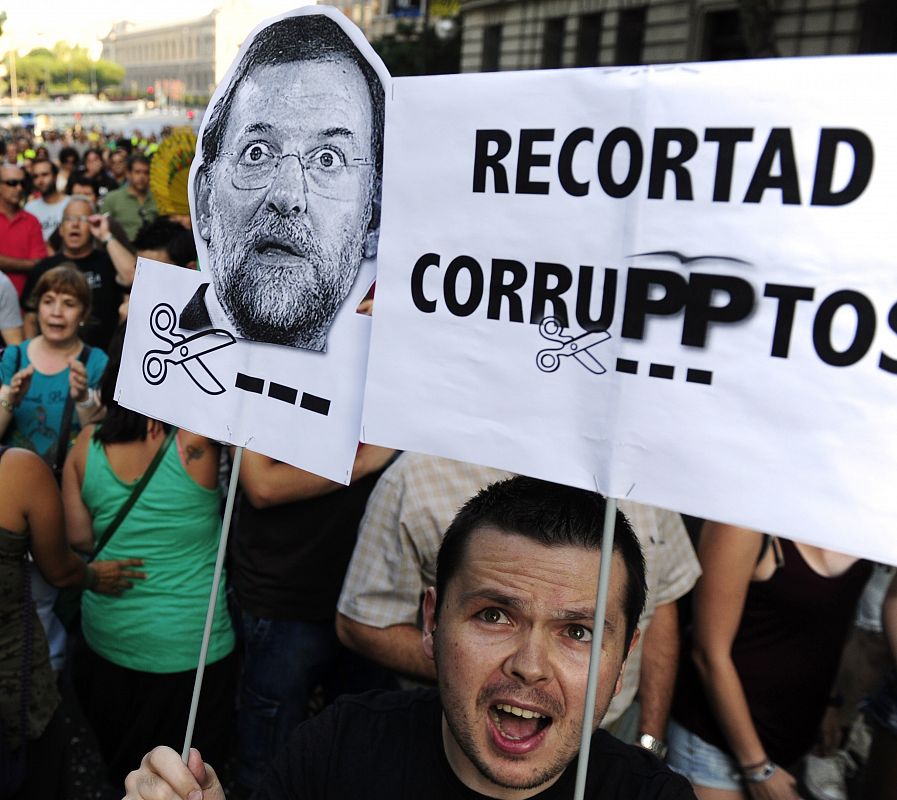 PROTESTAS ANTE LA SEDE DEL PP POR EL CASO BÁRCENAS