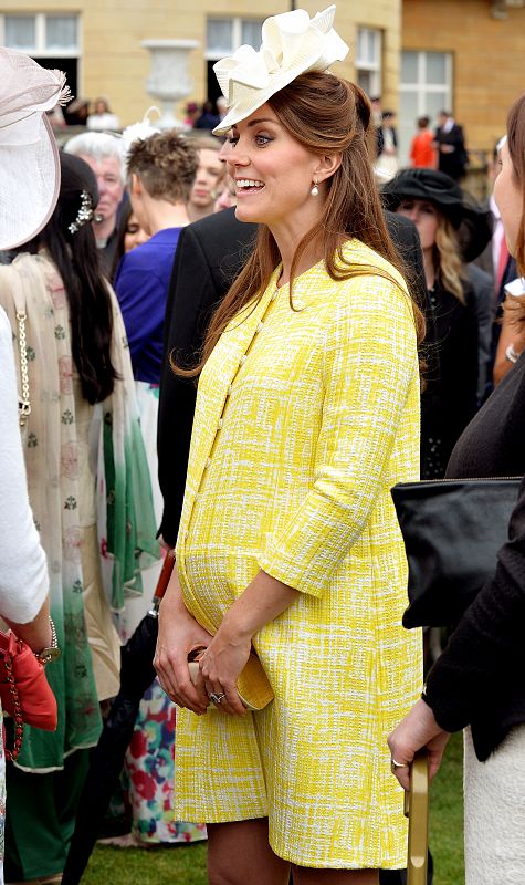 Catalina luce su séptimo mes de embarazo en una fiesta en los jardines de Buckingham Palace.