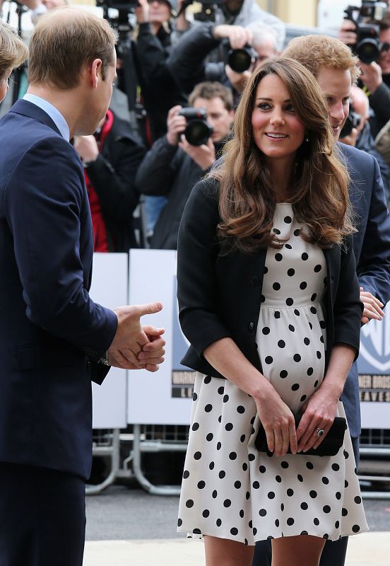 Los duques de Cambridge y el príncipe Harry en una visita al estudio Warner en Leavesden el pasado 26 de abril.