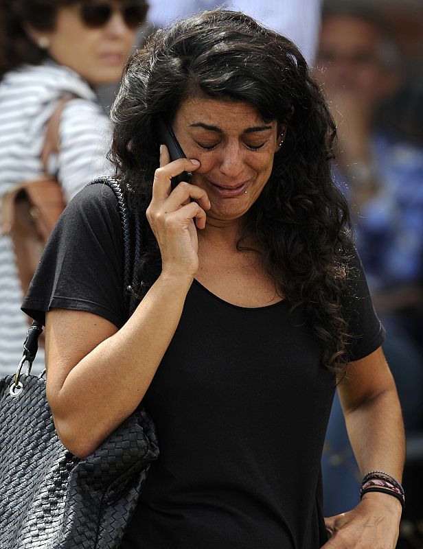 Muchos familiares se han derrumbado al conocer la lista de heridos en el accidente, algunos de ellos aún desconocen el paraderos de sus allegados.