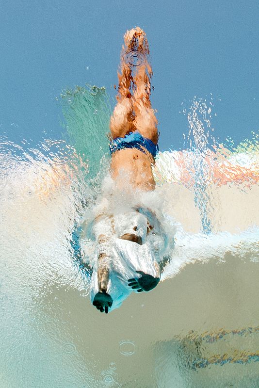 Imagen de la cámara subaquática del canadiense Francois Imbeau-Dulac durante la fase de clasificación de salto de 3m celebrada esta mañana en las Piscinas de Montjuïc.