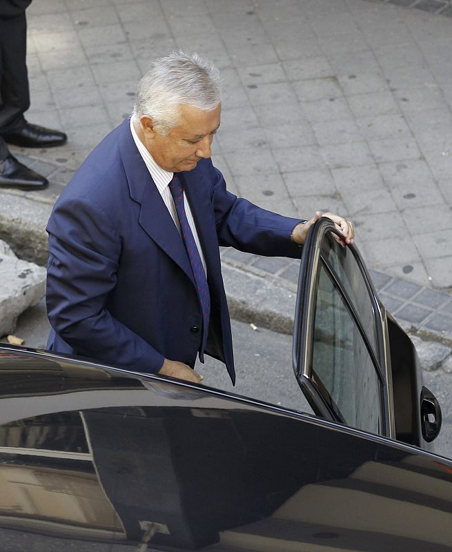 El ex secretario general del PP Javier Arenas ha llegado a la Audiencia Nacional en coche