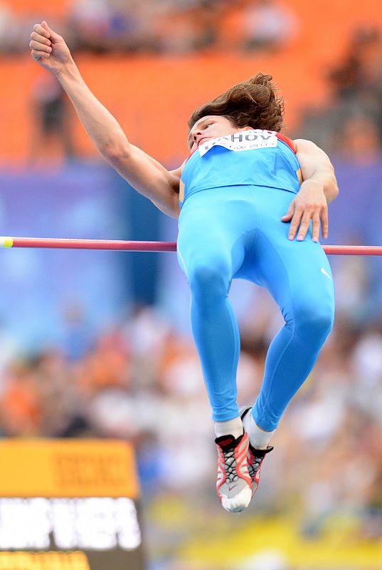 El ruso Ivan Ukhov en la serie de clasificación de salto de altura del Mundial de Atletismo de Moscú.