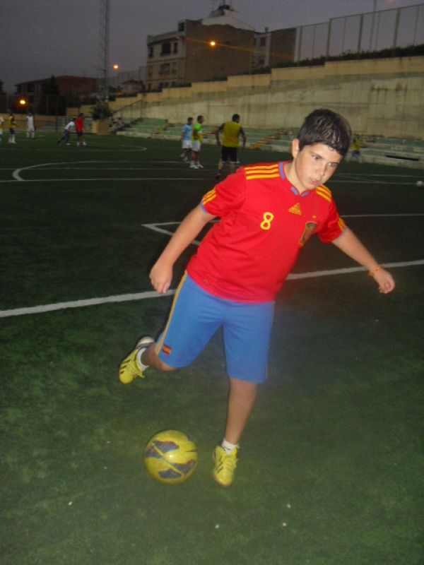 Ricardo jugando al fútbol