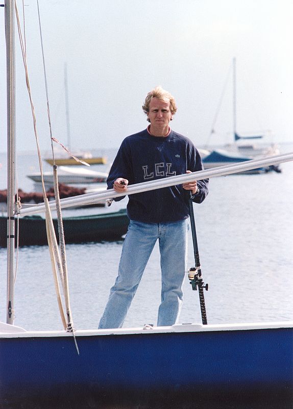 Álvaro Bultó sobre una barca en 1994.