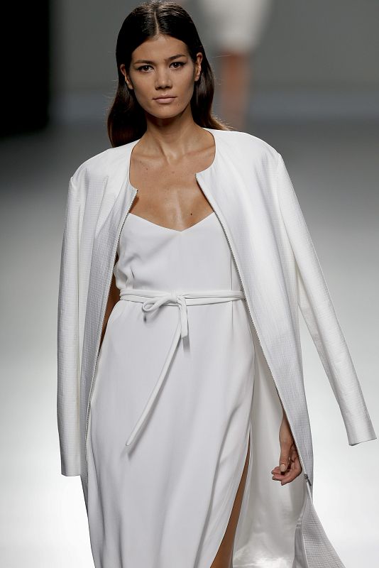 DESFILE DE ANGEL SCHLESSER